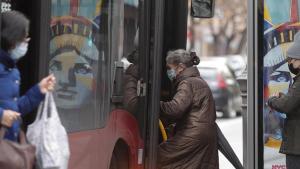 Fin de las mascarillas en el transporte público: ¿quiénes deberían seguir llevándola, según los epidemiólogos?