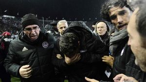Momento en que Óscar fue retirado del campo tras recibir la agresión Momento en que Óscar fue retirado del campo tras recibir la agresión