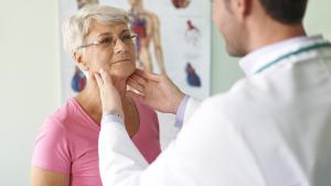 Cáncer de tiroides: Los primeros síntomas que alertan sobre este tumor, frecuente entre las mujeres de mediana edad
