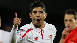Éver Banega volverá a vestir la camiseta del Sevilla la próxima temporada Éver Banega volverá a vestir la camiseta del Sevilla la próxima temporada