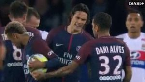 Alves intercedió en una de las disputas entre Cavani y Neymar Alves intercedió en una de las disputas entre Cavani y Neymar
