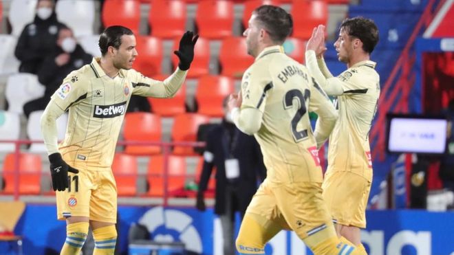 Los jugadores del Espanyol, celebrando el gol del empate Los jugadores del Espanyol, celebrando el gol del empate