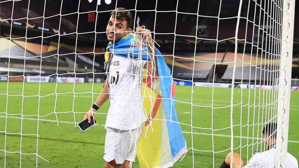 La bandera levantada por Munir es la de los bereberes norteafricanos La bandera levantada por Munir es la de los bereberes norteafricanos