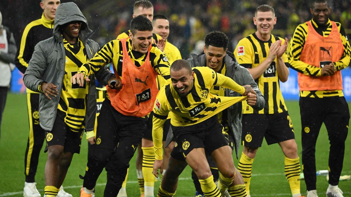 Los jugadores del Borussia Dortmund celebran el asalto a la cima de la Bundesliga