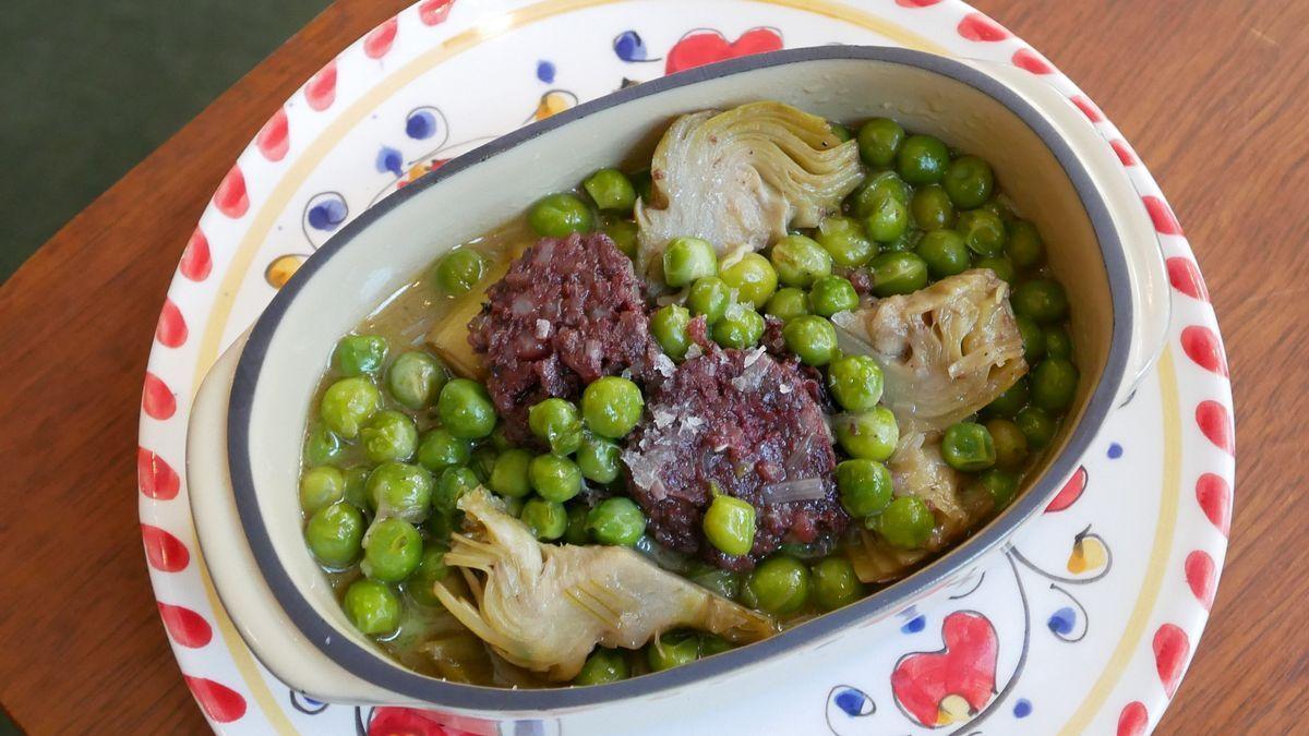 Recetas | Cómo hacer un delicioso plato de alcachofas y guisantes con  butifarra negra 'ofegats'