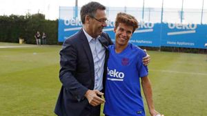 Bartomeu, junto a Riqui Puig, en el entrenamiento Bartomeu, junto a Riqui Puig, en el entrenamiento