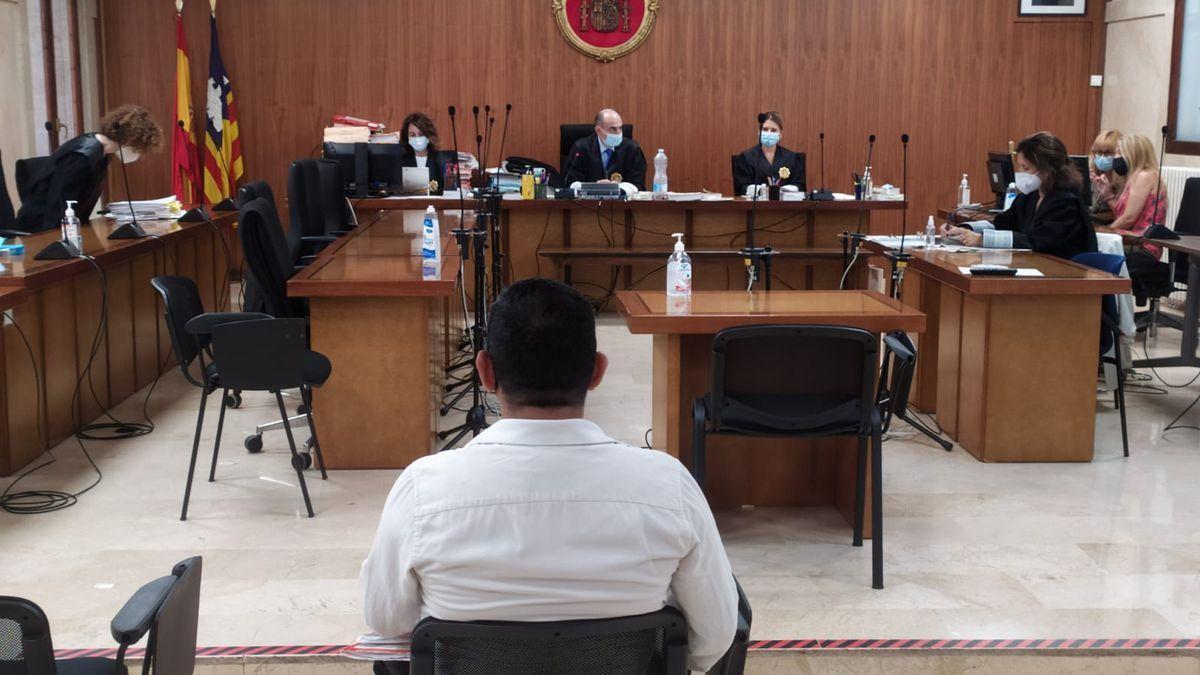 El acusado, hoy durante el juicio celebrado en la Audiencia Provincial de Palma.