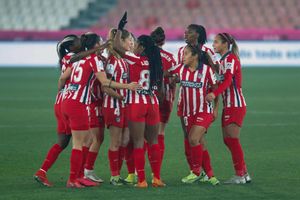 Las rojiblancas celebran uno de los goles ante el Levante Las rojiblancas celebran uno de los goles ante el Levante