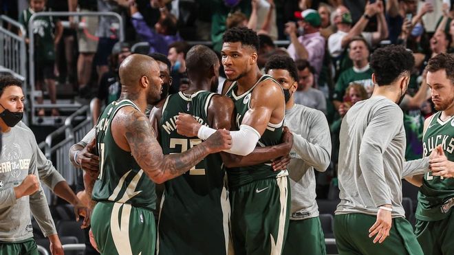 Milwaukee recorta distancias ante Nets (2-1) Milwaukee recorta distancias ante Nets (2-1)