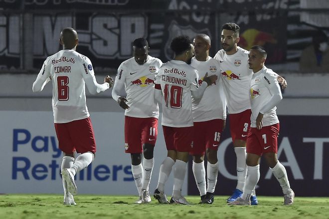 Los jugadores del Bragantino celebran un gol. Los jugadores del Bragantino celebran un gol.
