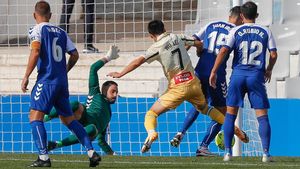El Sabadell defiende una acción durante el duelo ante el Espanyol El Sabadell defiende una acción durante el duelo ante el Espanyol