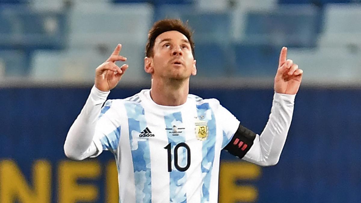 Messi celebra uno de sus goles ante Bolivia
