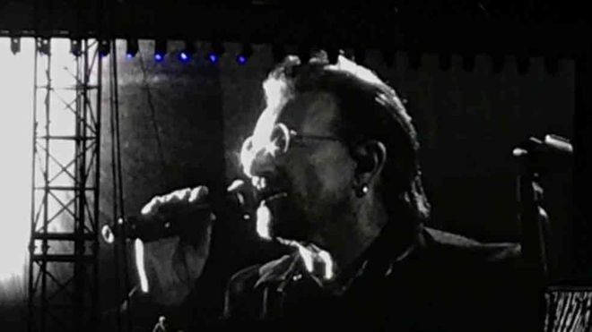 Bono, durante su actuación en el concierto de La Plata Bono, durante su actuación en el concierto de La Plata