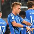 Mateo Retegui celebra su primer gol con Italia ante Inglaterra.