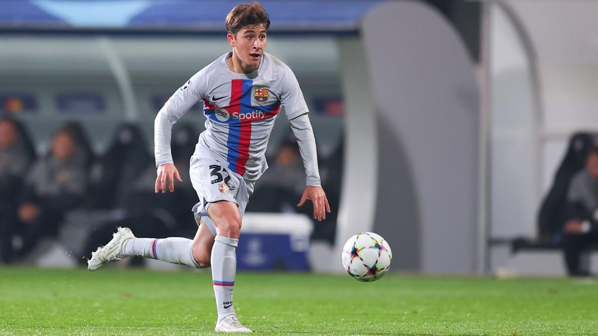 نادي فالنسيا يضع عينيه على لاعب وسط برشلونة بابلو توري لاستعارته