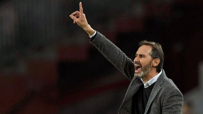 El míster bermellón analizó el duelo ante el Barcelona El míster bermellón analizó el duelo ante el Barcelona