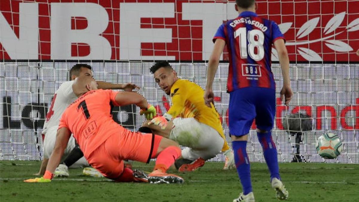 Lucas Ocampos Is A Good Goalkeeper Too