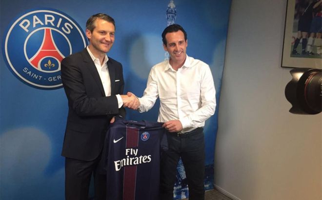 Unai Emery ya posa con la camiseta del PSG Unai Emery ya posa con la camiseta del PSG