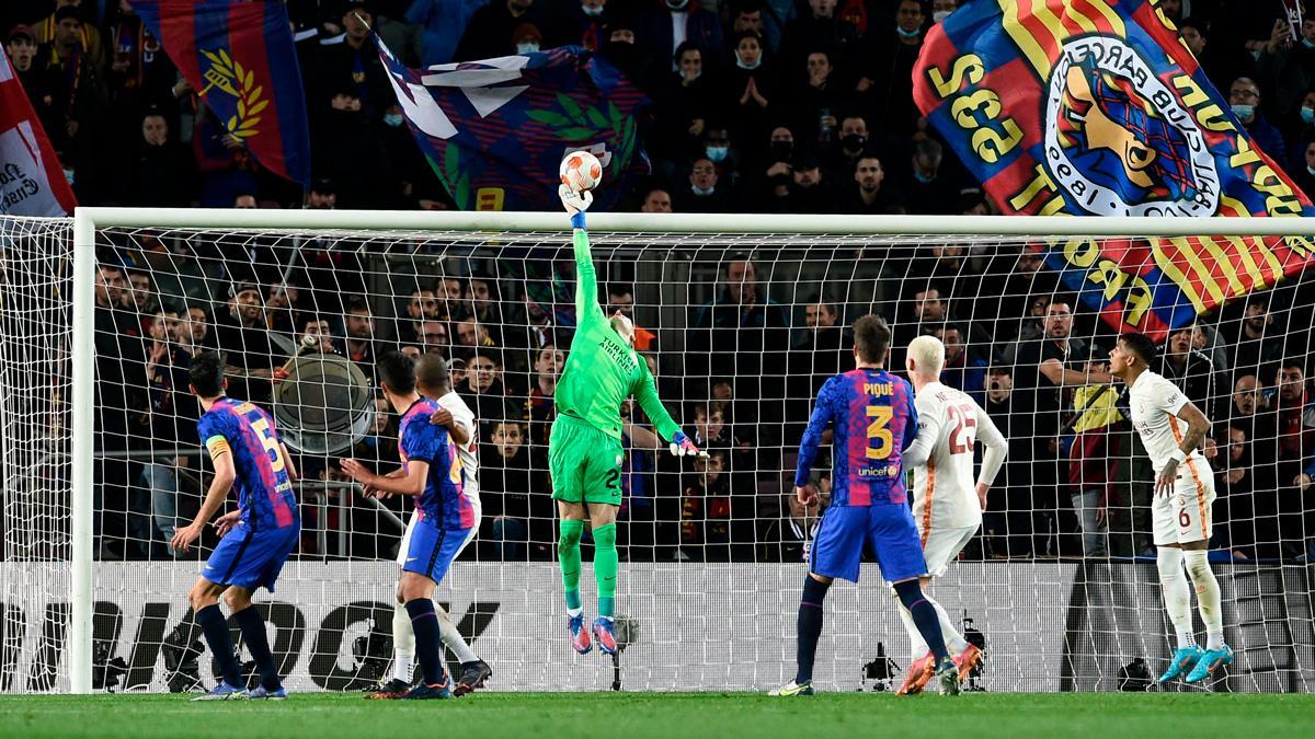FC Barcelona - Galatasaray: ¡Exhibición de Iñaki Peña en el Camp Nou! Fue una pesadilla para el Barça...