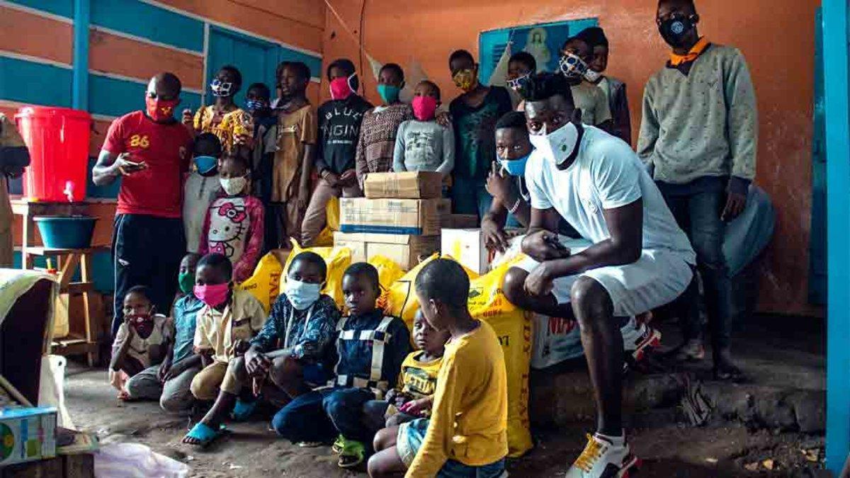 André Onana Foundation dona comida y material de primera necesidad a cuatro orfanatos de Yaoundé