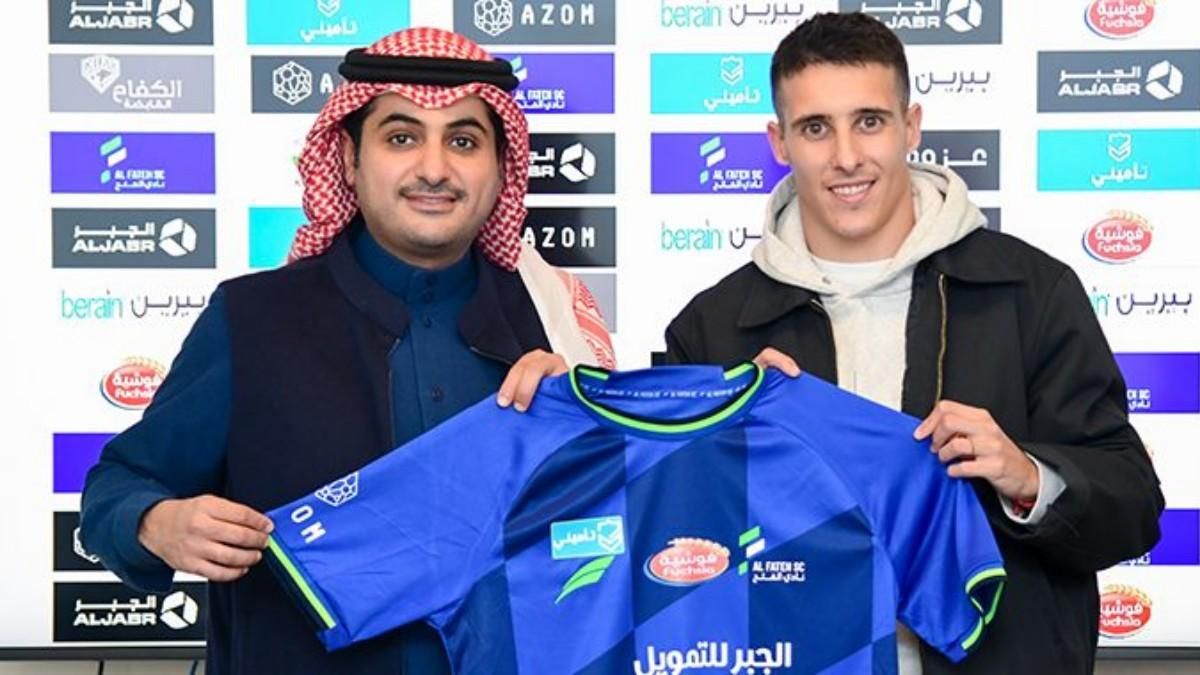 Tello, con su nuevo equipo Tello, con su nuevo equipo