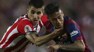 Bustinza, en disputa con Neymar en la final de Copa de 2015 Bustinza, en disputa con Neymar en la final de Copa de 2015