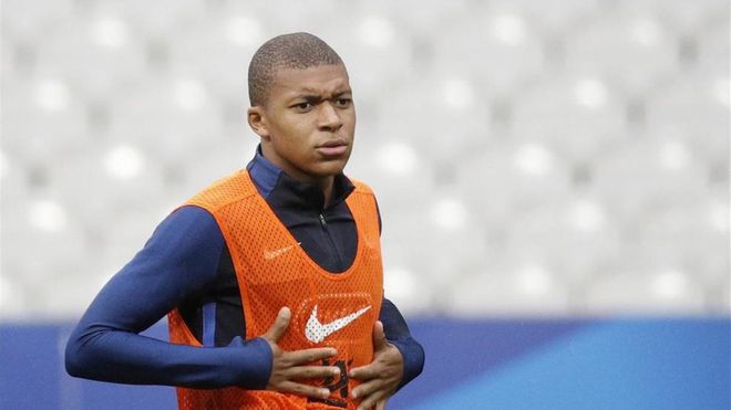 La UEFA investiga el fichaje de Mbappé La UEFA investiga el fichaje de Mbappé