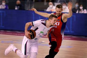 El Unicaja cayó en el Nou Congost ante un buen BAXI Manresa El Unicaja cayó en el Nou Congost ante un buen BAXI Manresa