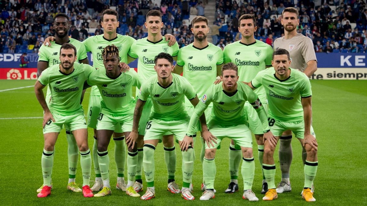 Iñaki Williams posando antes del partido junto a sus compañeros Iñaki Williams posando antes del partido junto a sus compañeros