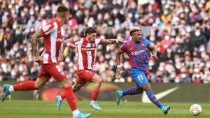 Adama Traoré durante su debut con el Barça en el choque contra el Atlético de Madrid en el Camp Nou Adama Traoré durante su debut con el Barça en el choque contra el Atlético de Madrid en el Camp Nou