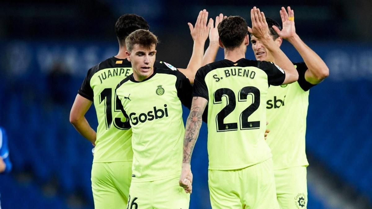 Juanpe, junto a sus compañeros de la zaga Juanpe, junto a sus compañeros de la zaga
