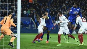 El Sevilla sufrió ante un Leicester que le sorprendió El Sevilla sufrió ante un Leicester que le sorprendió