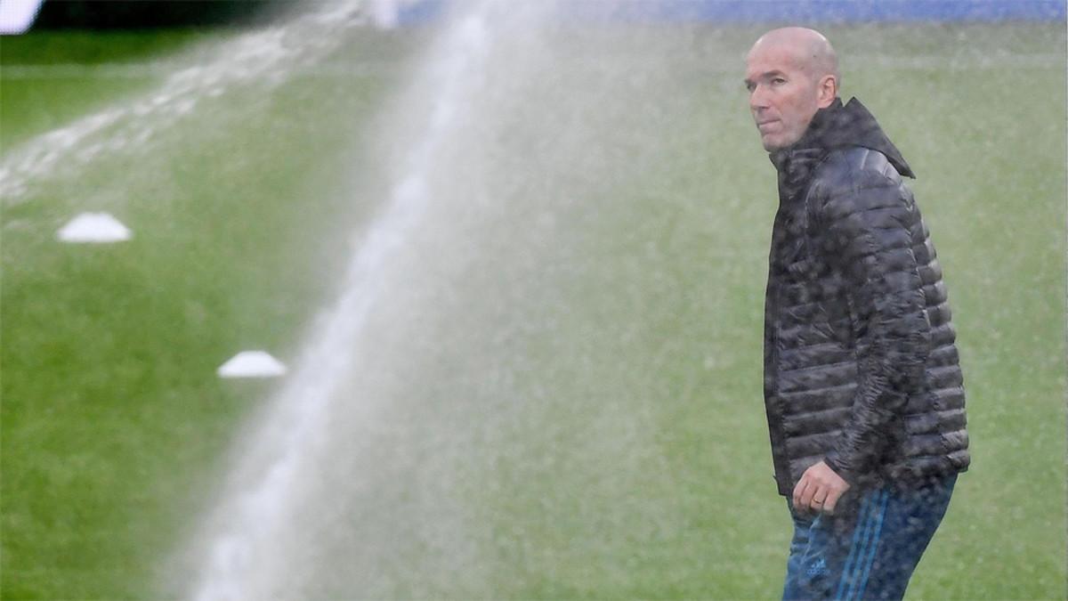 Zinedine Zidane tiene la mosca en la oreja por las filtraciones que se producen en el vestuarioa del Real Madrid