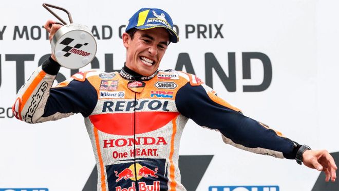 Marc Márquez celebra la victoria en el GP de Alemania Marc Márquez celebra la victoria en el GP de Alemania