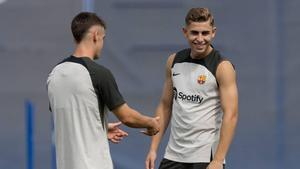 Fermín sonríe junto a Casadó en un entrenamiento con el Barça
