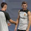 Fermín sonríe junto a Casadó en un entrenamiento con el Barça