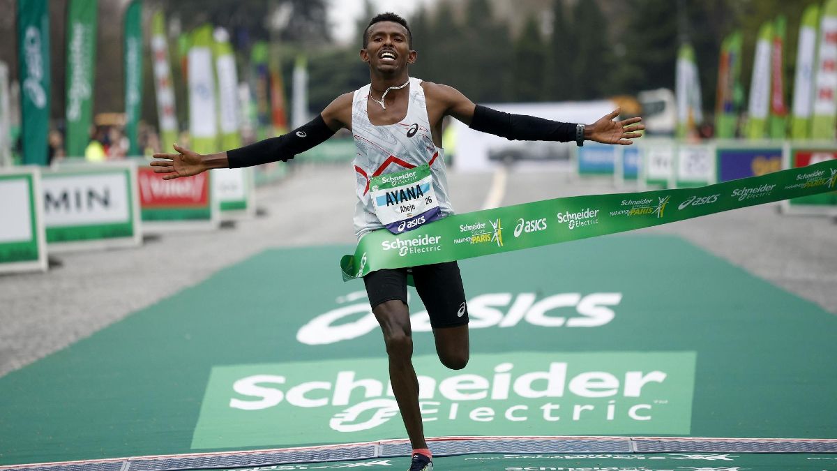 El etíope Ayana y la keniana Kiprop, ganadores del maratón de París