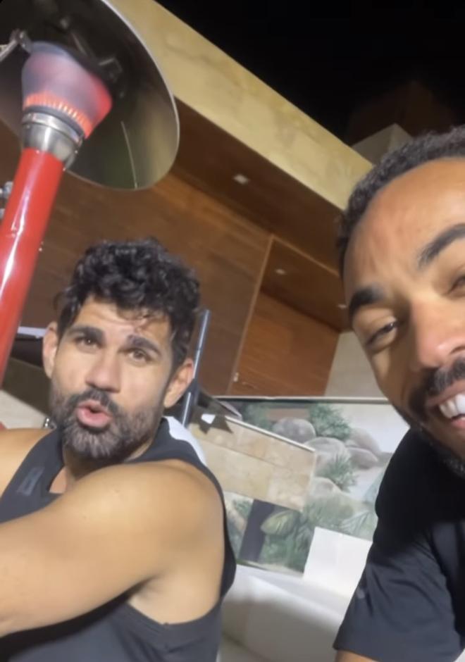 Cunha y Diego Costa vacilando en su Instagram tras picarse en el futvóley