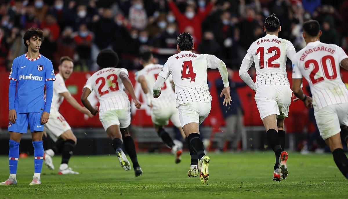 El Sevilla gana al Atlético de Madrid en el 87