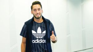 Çalhanoglu, a su llegada a Milán Çalhanoglu, a su llegada a Milán