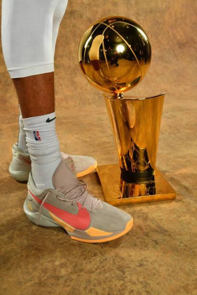 Giannis cumplió su sueño, los Bucks ganan el anillo Giannis cumplió su sueño, los Bucks ganan el anillo