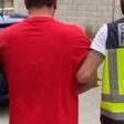 Agentes de la Policía Nacional trasladado al detenido ayer a sede judicial.