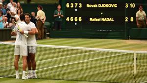 Nadal y Djokovic, durante la disputa de Wimbledon