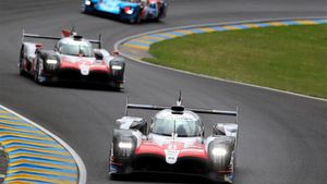 Los Toyota dominan con autoridad en Le Mans Los Toyota dominan con autoridad en Le Mans