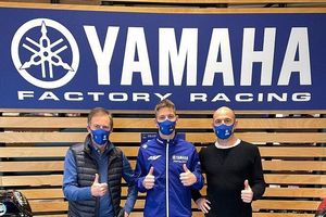 Quartararo, con Jarvis y Meregalli en la sede de Yamaha Quartararo, con Jarvis y Meregalli en la sede de Yamaha