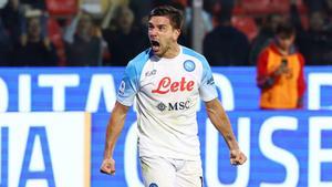 Giovanni Simeone, celebrando un gol con el Nápoles