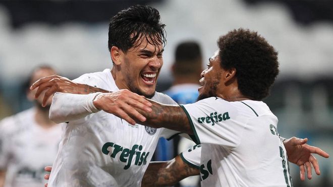 Gustavo Gómez celebra con Luiz Adriano el gol de la victoria Gustavo Gómez celebra con Luiz Adriano el gol de la victoria