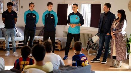 Visita del Barça Atlètic y de Lamine Yamal a varios centros de menores tutelados