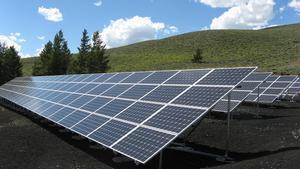 Reino Unido aprueba construir una de las granjas solares más grandes del país